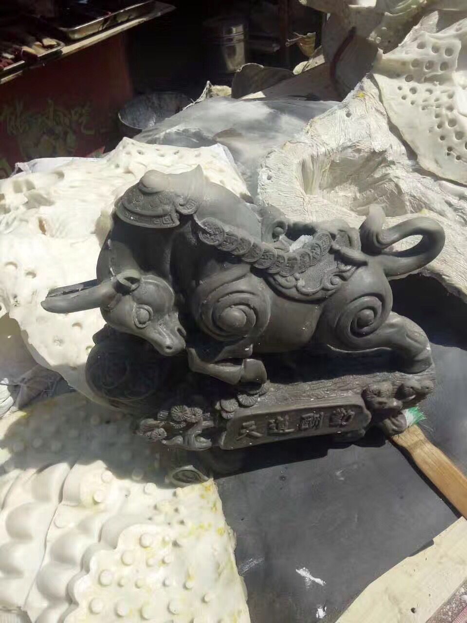 如何使用工業(yè)級模具硅膠制作模具？